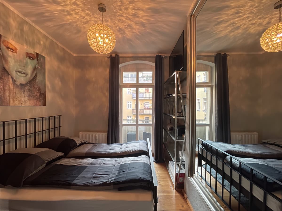 Altbau mit Balkon — Prenzlauer Berg